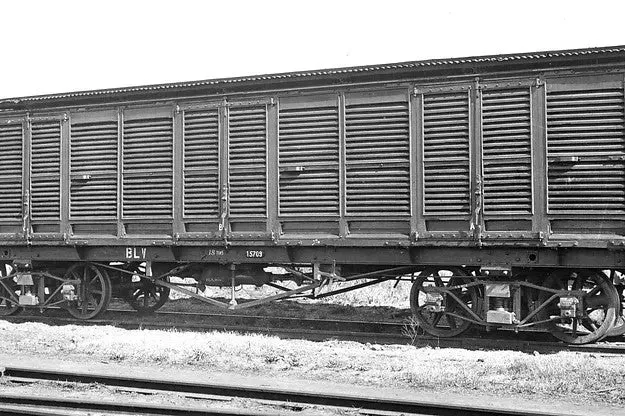 AIM-007-S - NSWGR BLV Louvre Van Kit - King Post - Screw Coupled (HO Scale)