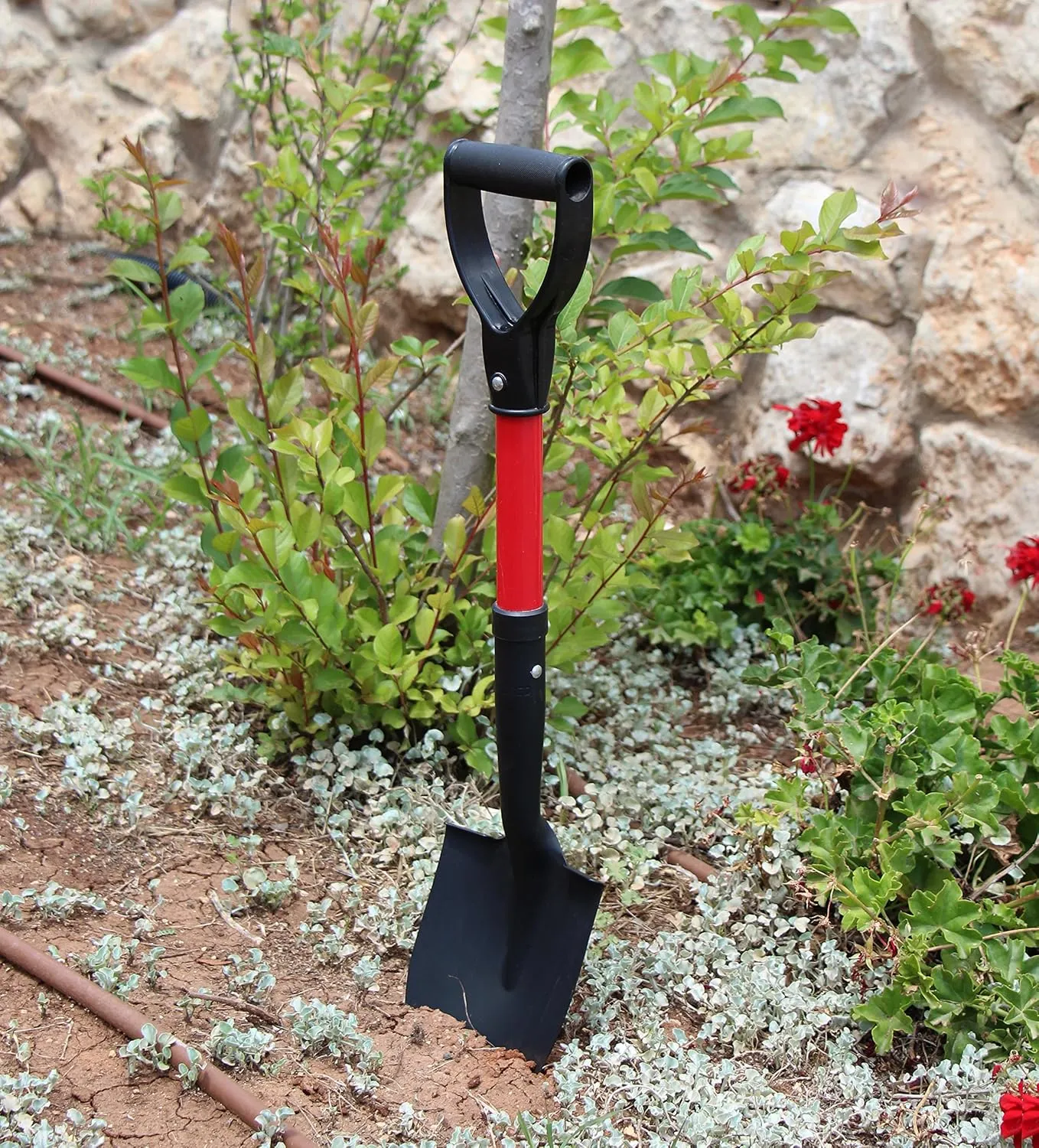 TABOR TOOLS Shovel with Round Point Blade and Comfortable D Grip 20 Inch Fiberglass Handle, Mini Trunk Digging Spade. J211A. (D Handle, Short Shovel)