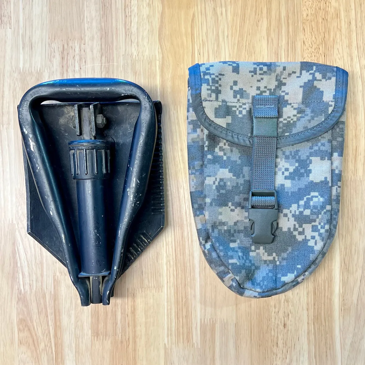 US Military Entrenching Shovel Collapsible D Handle W/New ACU Cover