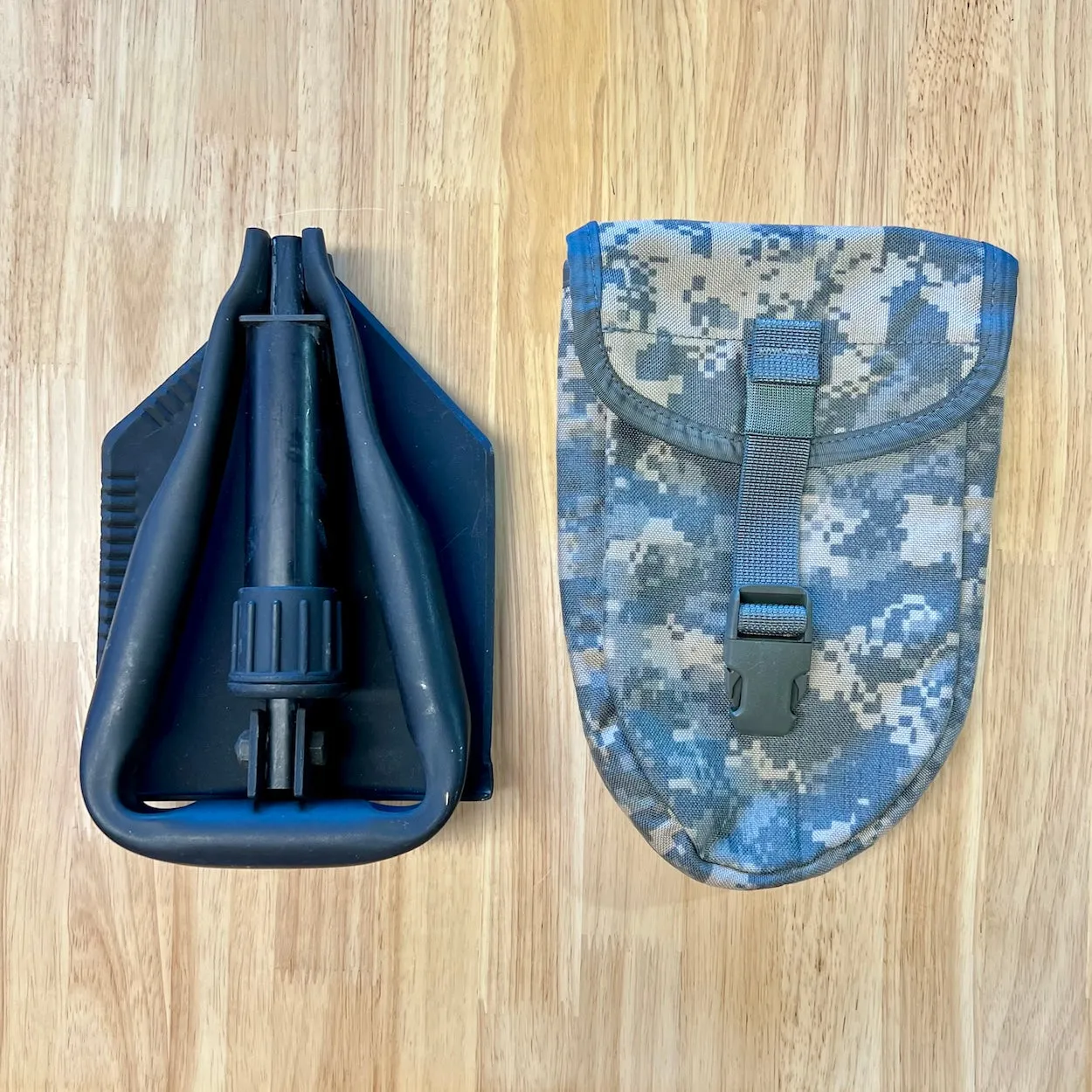 US Military Entrenching Shovel Collapsible D Handle W/New ACU Cover